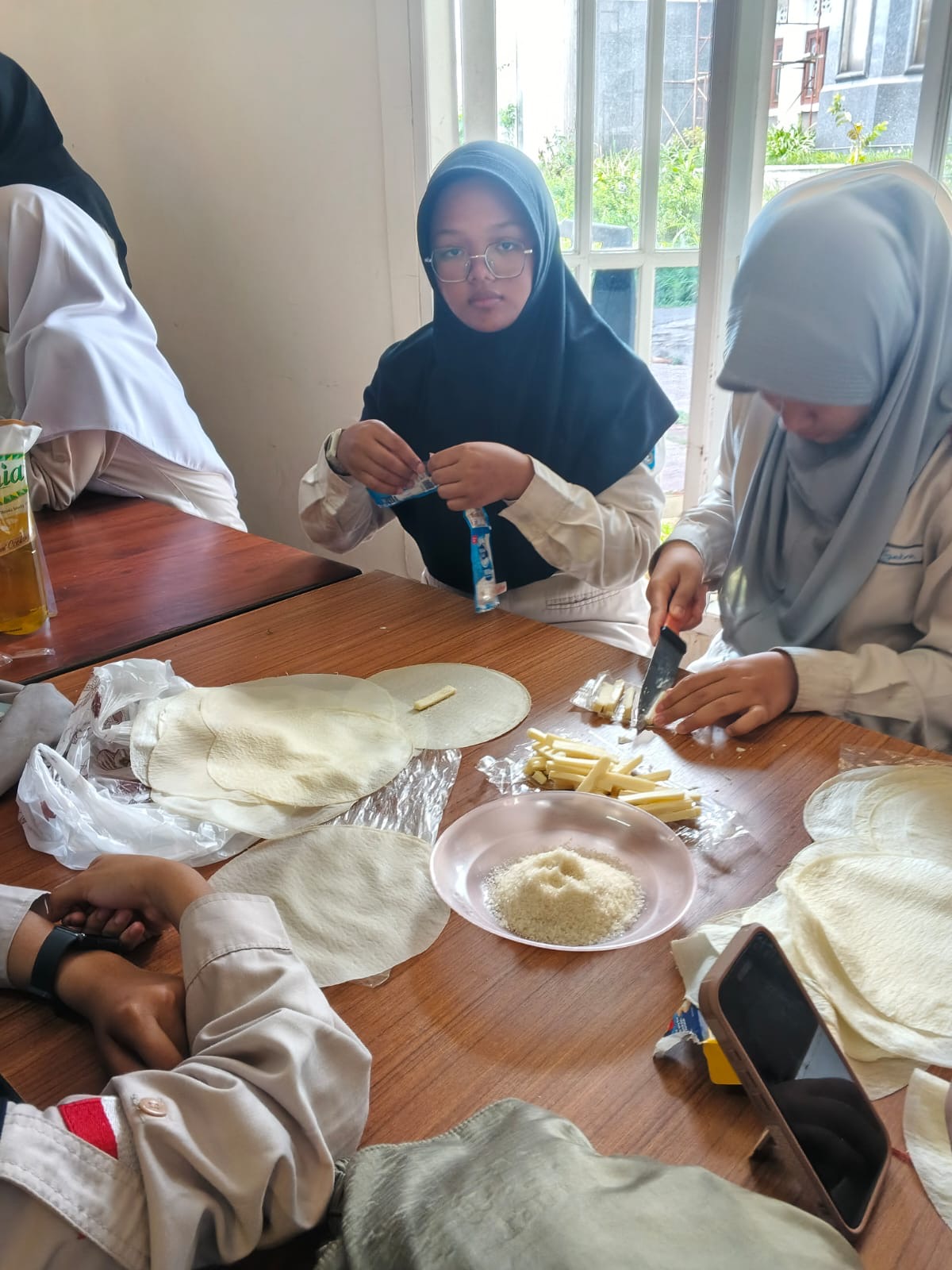 Keputrian Membuat Keju Aroma di Algebra IIBS