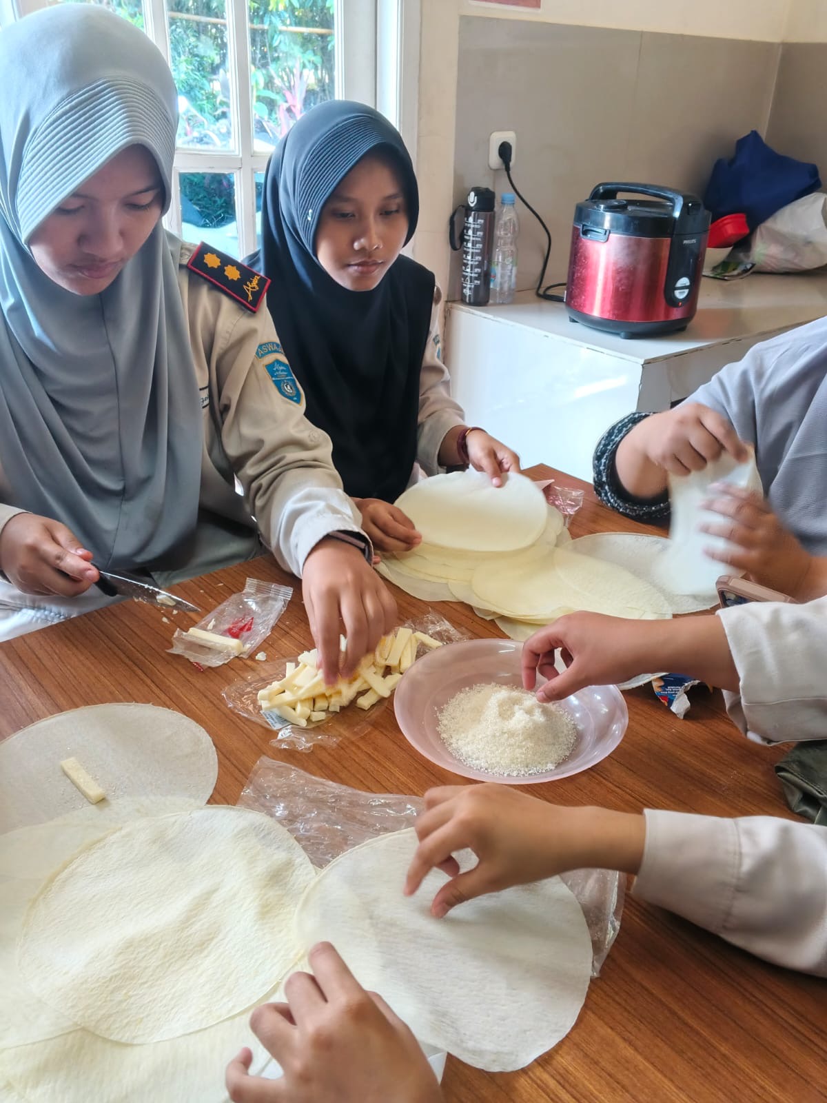 Keputrian Membuat Keju Aroma di Algebra IIBS - Foto 3