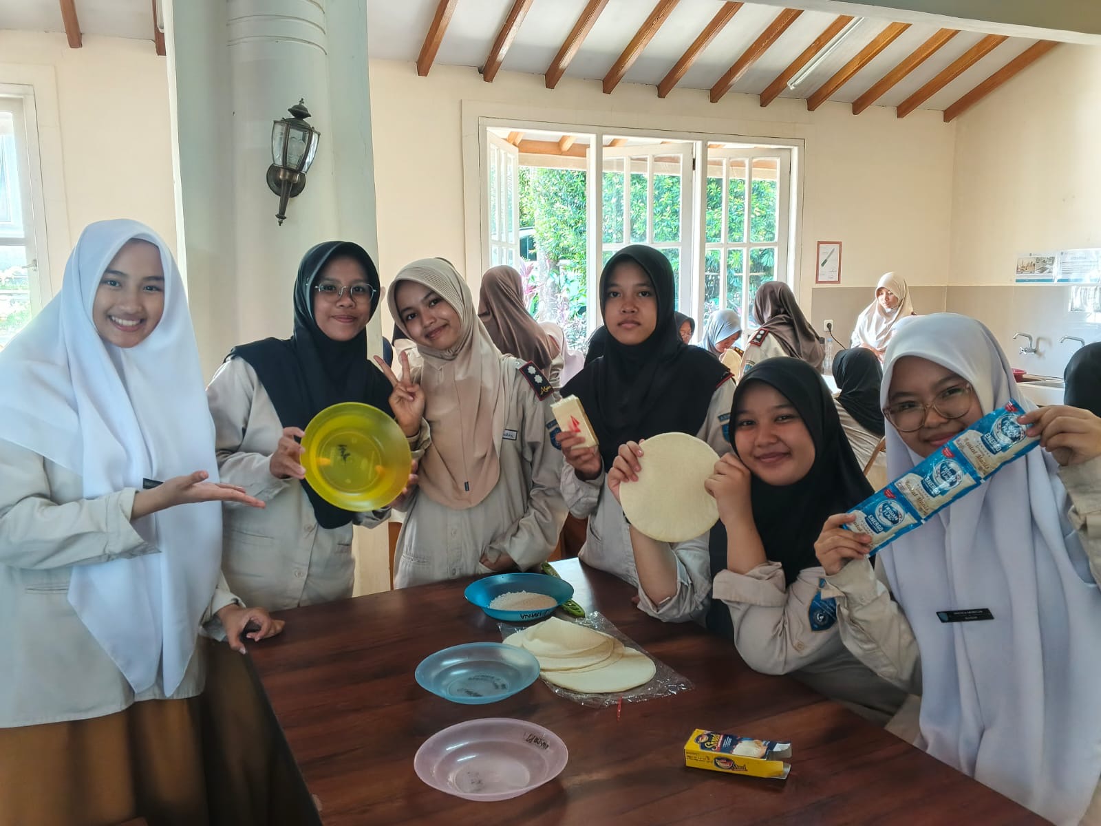 Keputrian Membuat Keju Aroma di Algebra IIBS - Foto 7