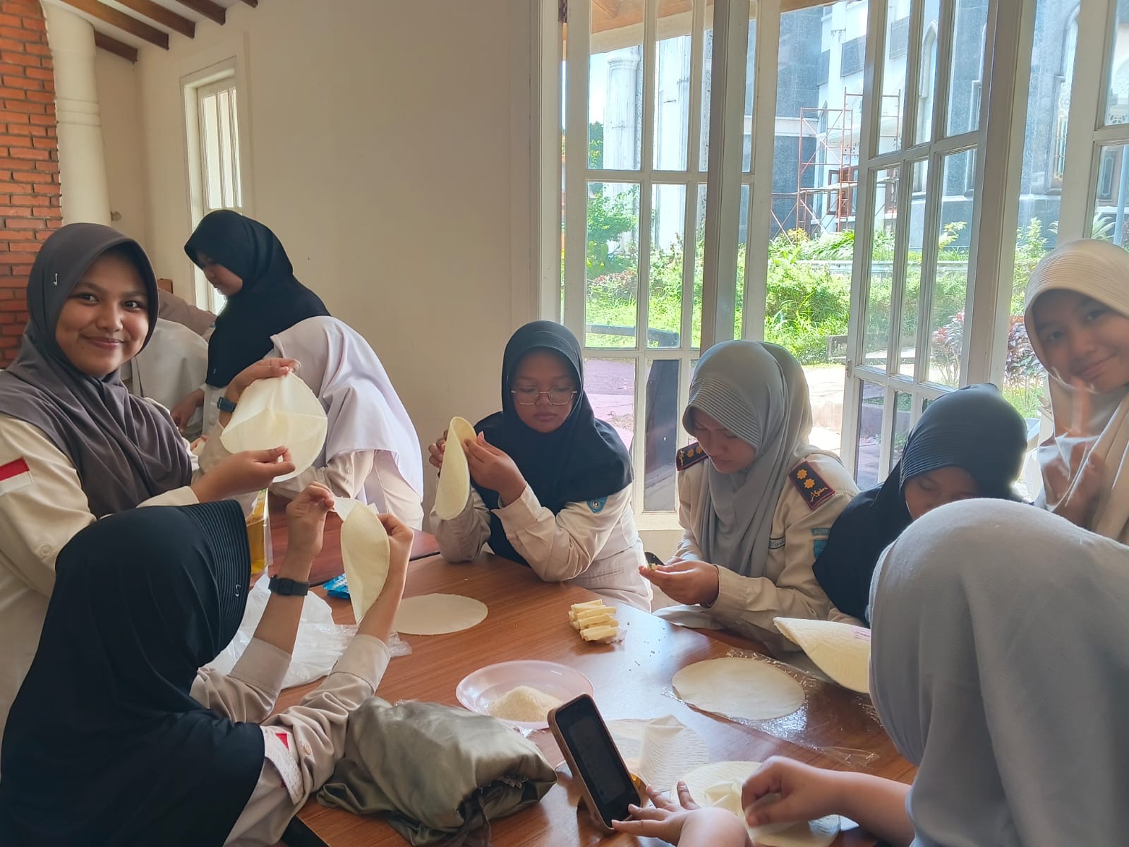 Keputrian Membuat Keju Aroma di Algebra IIBS - Foto 9