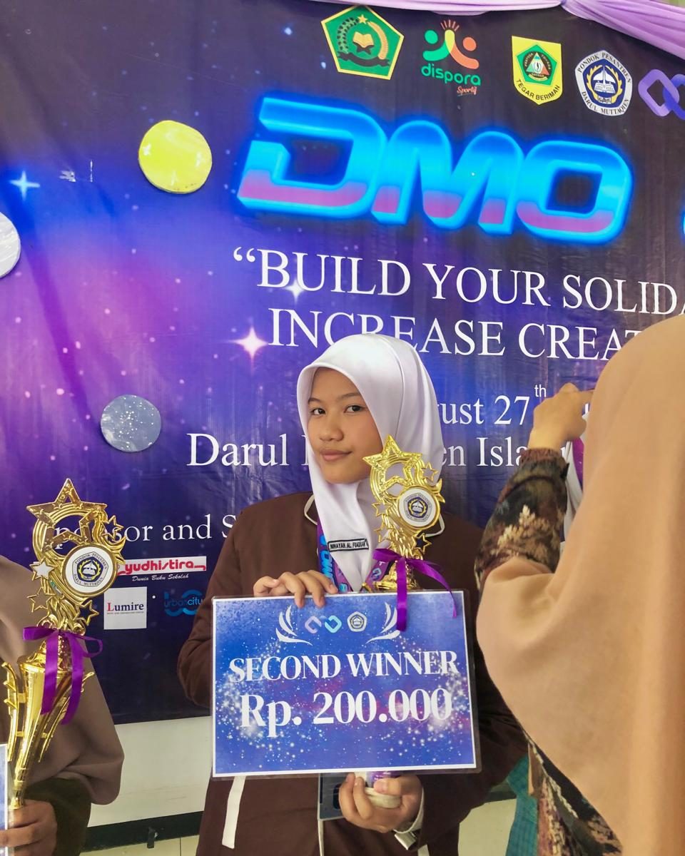 Santriwati berprestasi Pondok Pesantren Algebra IIBS