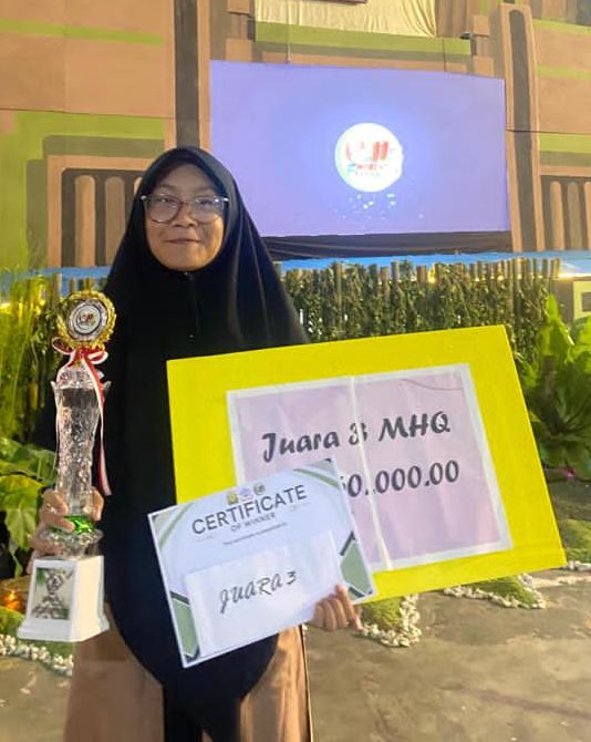 Prestasi santri Pondok Pesantren Algebra IIBS sebagai Juara 3 MHQ